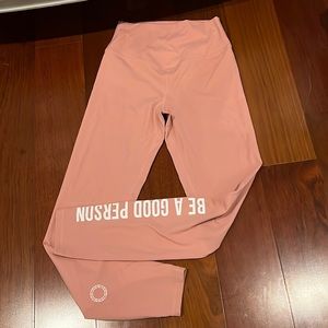 NEVER WORN LEGGINGS